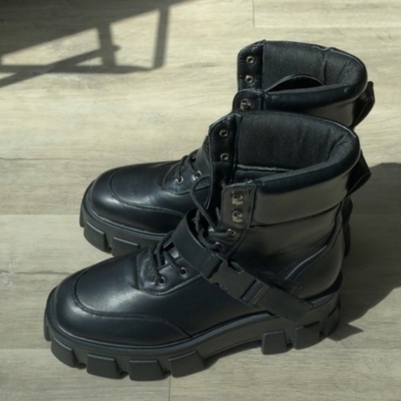 Black plataform boots size 8 - Picture 3 of 4